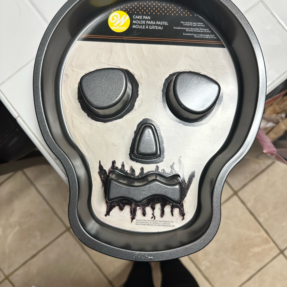 Skull Cake Pan